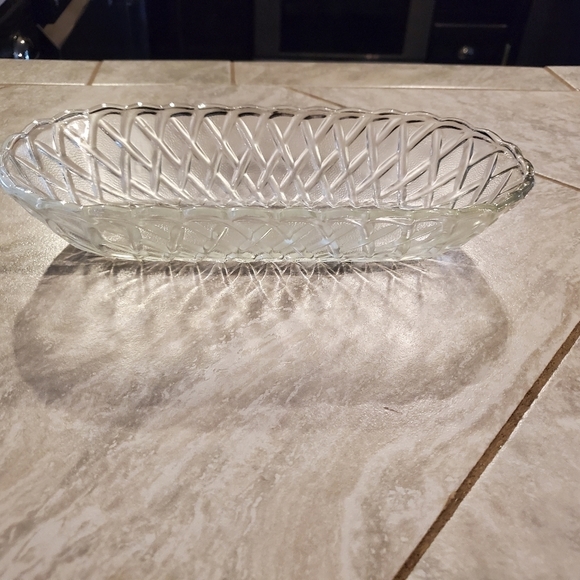 Vintage Indiana Glass Clear Pretzel Pattern Reish Dish - Picture 3 of 5